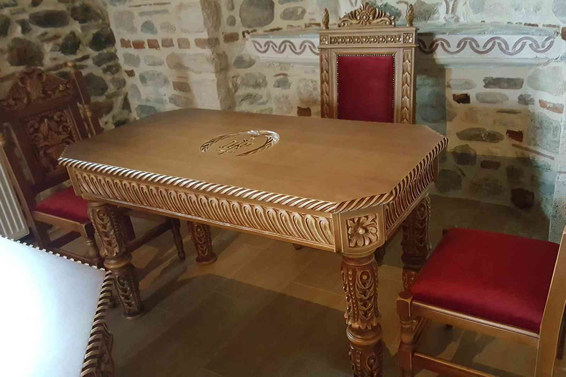 Τραπέζι & Καρέκλες